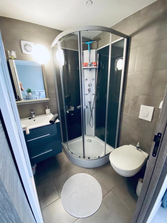 Appartement Moderne et Parking Privé Toul Esterno foto