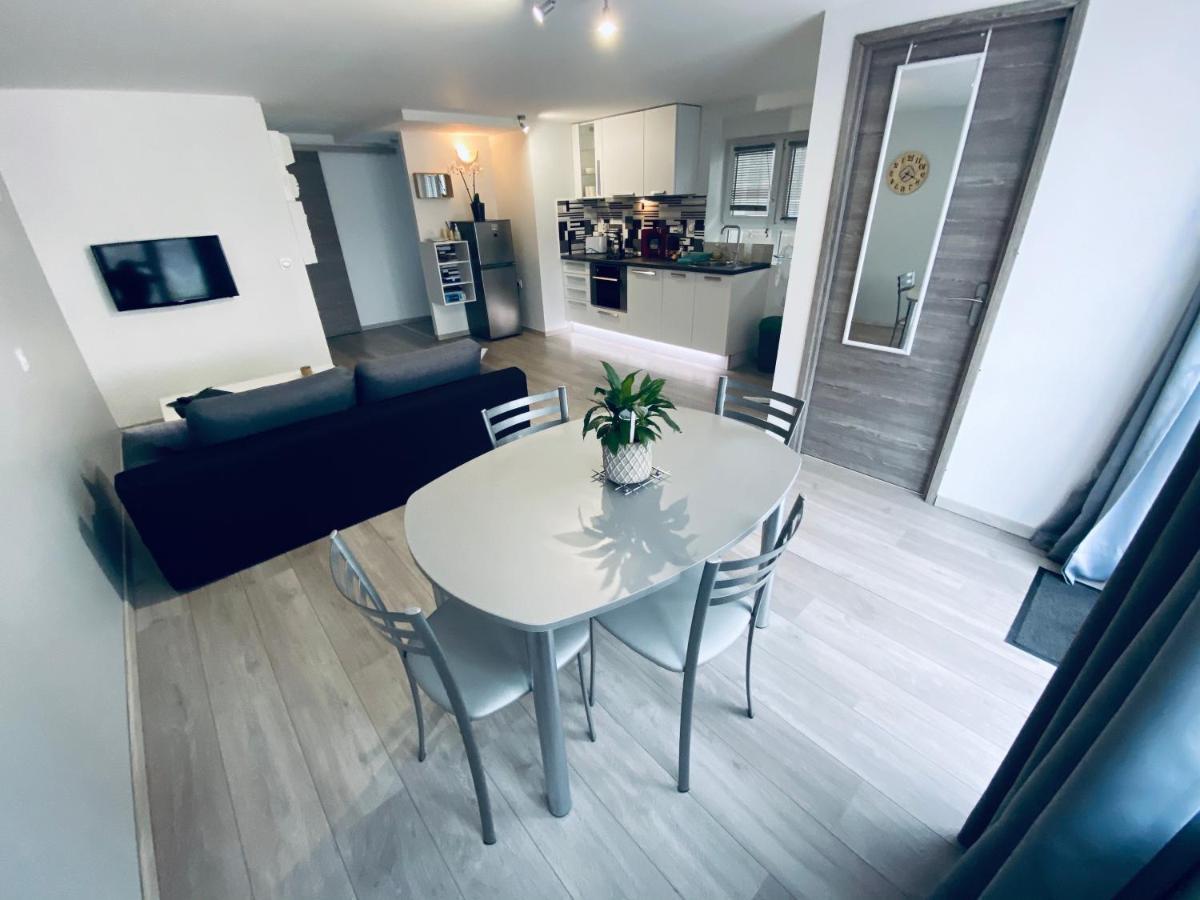 Appartement Moderne et Parking Privé Toul Esterno foto