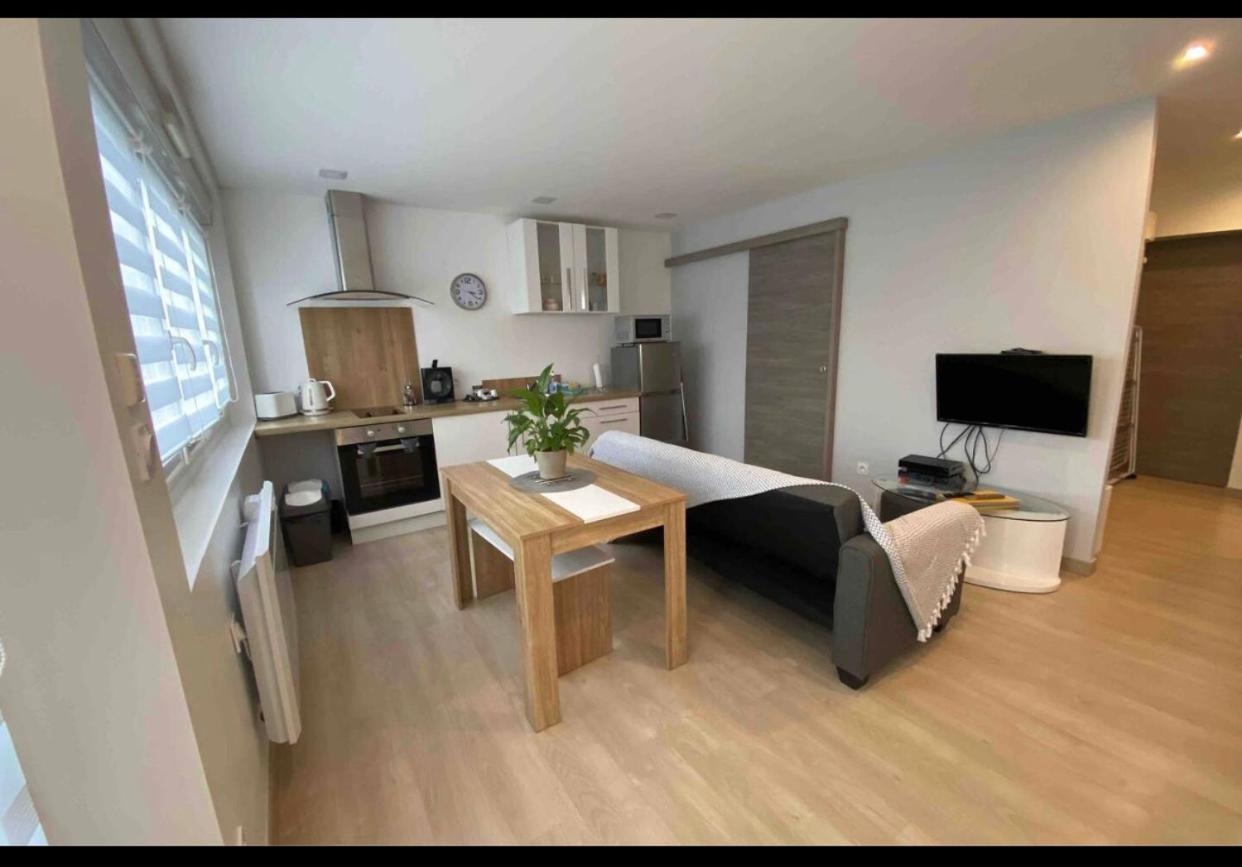 Appartement Moderne et Parking Privé Toul Esterno foto