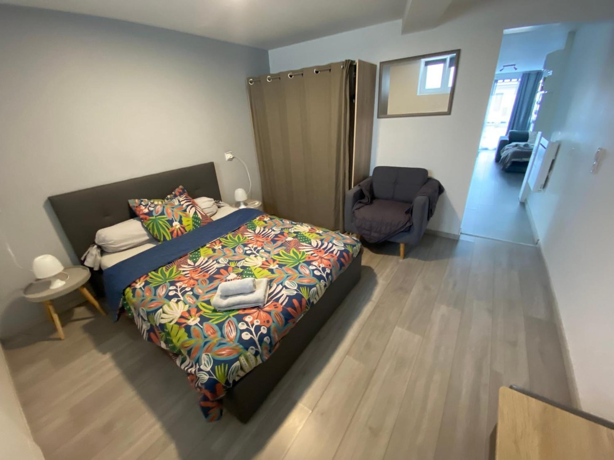 Appartement Moderne et Parking Privé Toul Esterno foto