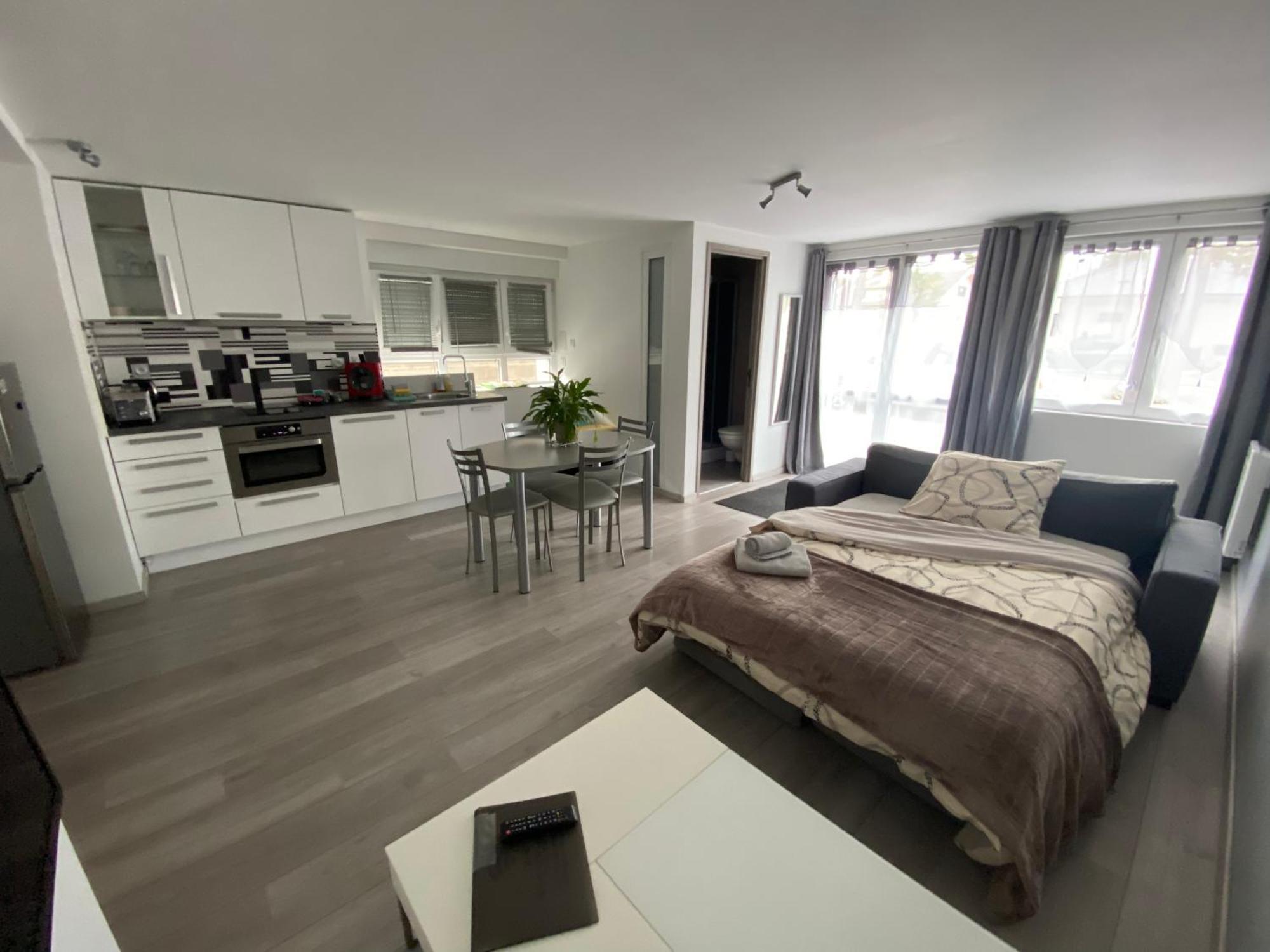 Appartement Moderne et Parking Privé Toul Esterno foto