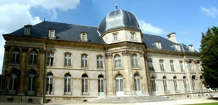 Appartement Moderne et Parking Privé Toul Esterno foto